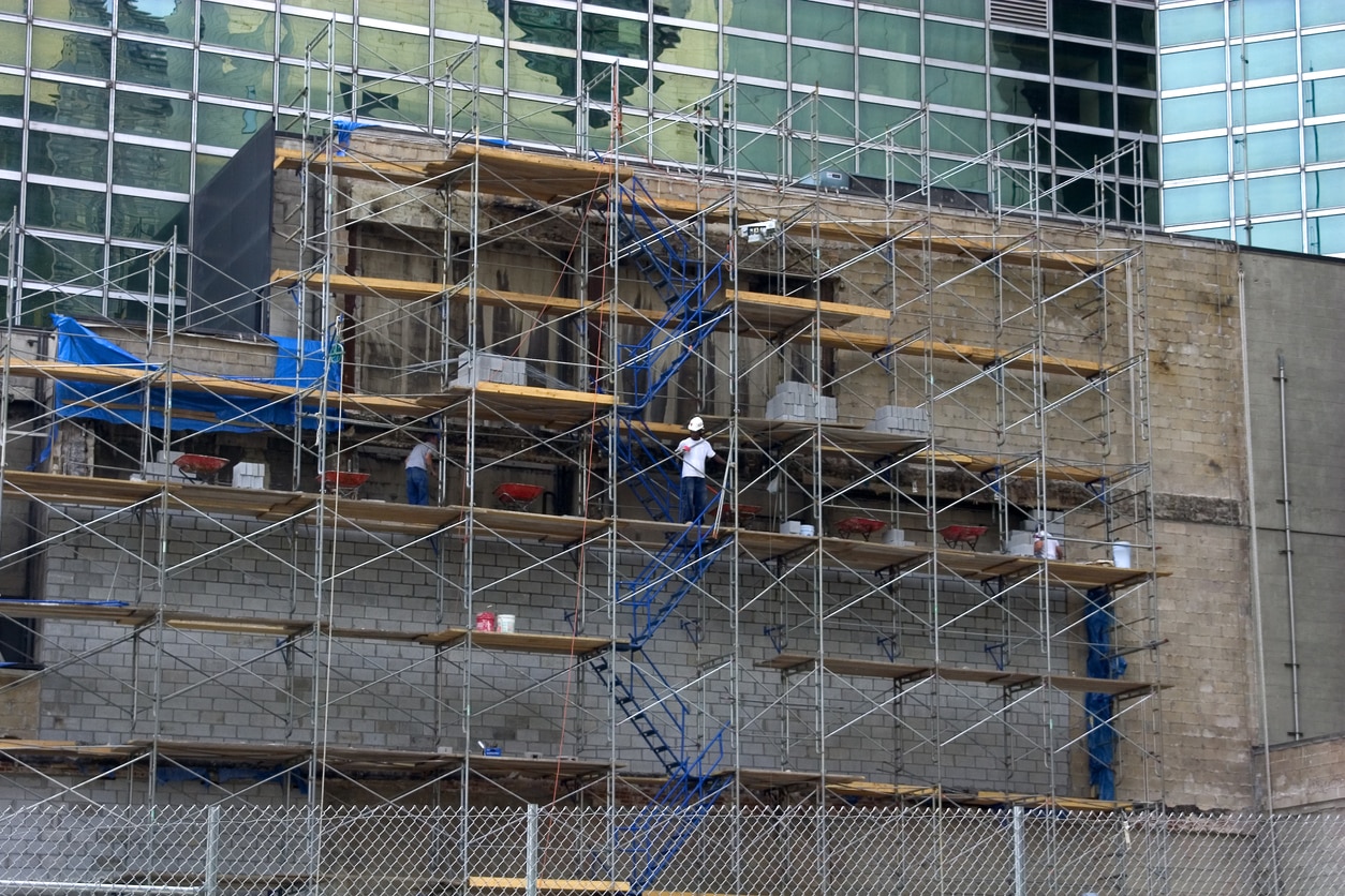 Why Scaffolding Matters for Stucco and Masonry Repair Jobs
